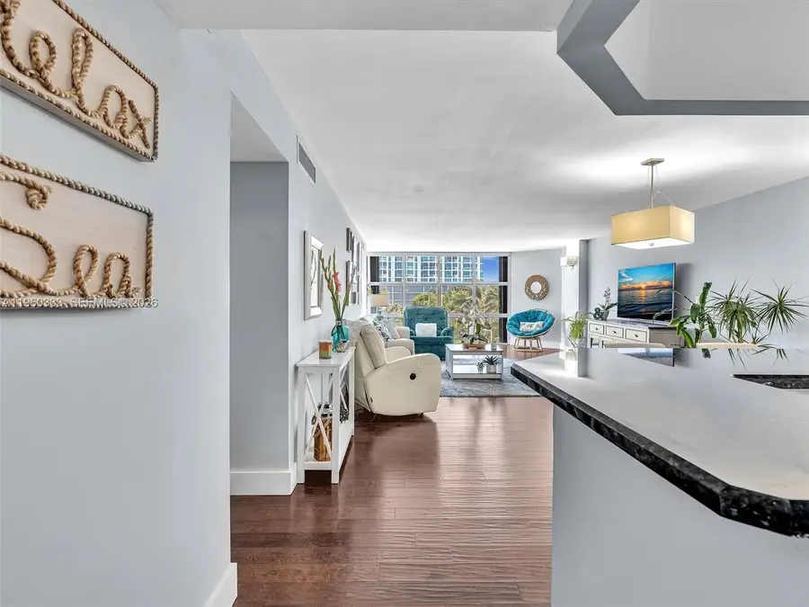 6423 Collins Ave #409, Miami Beach, FL 33141 - Image #2