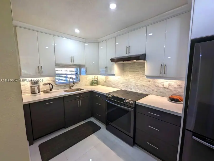 9300 N Hollybrook Lake Dr #303, Pembroke Pines, FL 33025 - Image #3