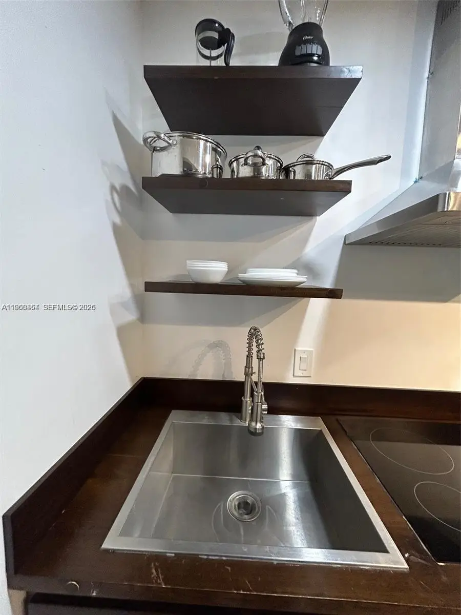 1531 NE 35th St, Oakland Park, FL 33334 - #2