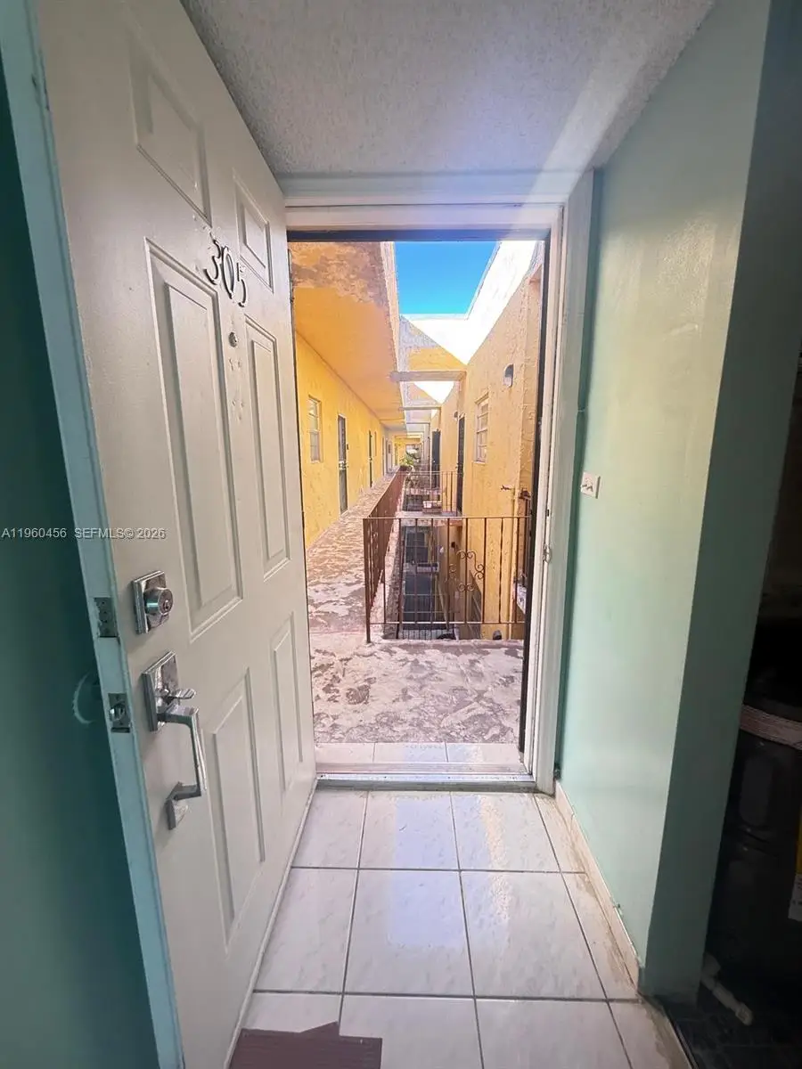 1555 W 44th Pl #305, Hialeah, FL 33012 - #3