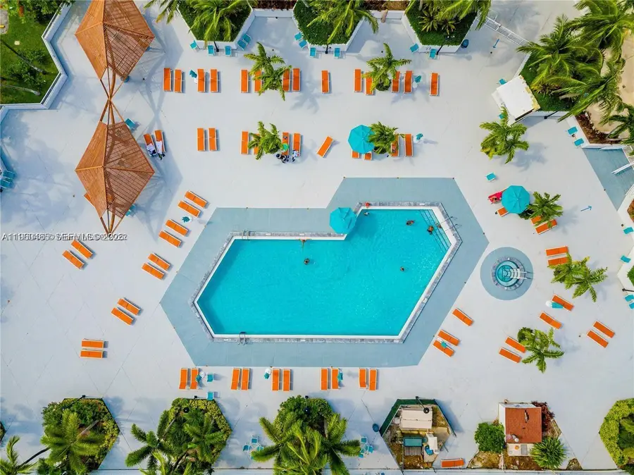 100 Bayview Dr #401, Sunny Isles Beach, FL 33160 - Image #3