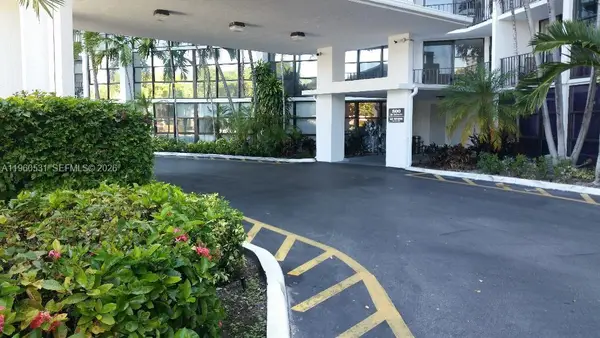 800 Parkview Dr #416, Hallandale Beach, FL 33009