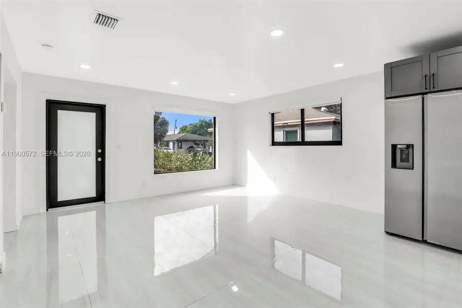 528 NW 3rd Ct, Hallandale Beach, FL 33009 - Image #3