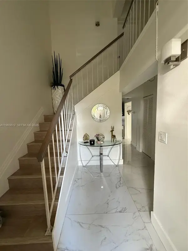 14273 Kendale Lakes Cir, Miami, FL 33183