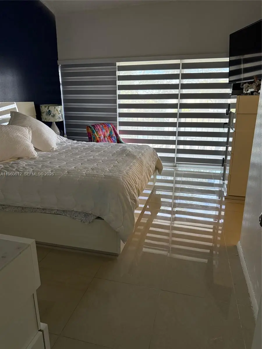 14273 Kendale Lakes Cir, Miami, FL 33183 - Image #2