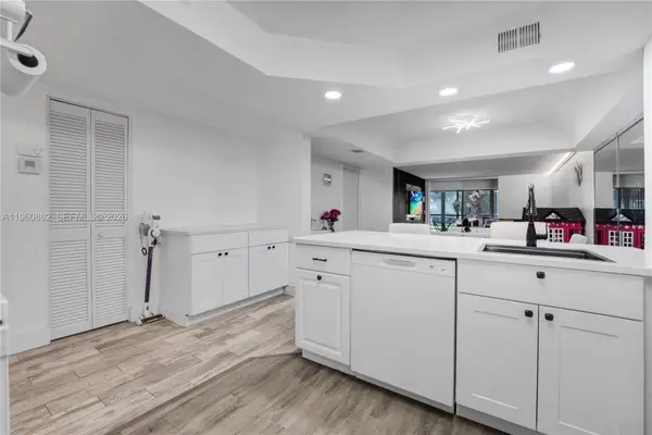 23380 Carolwood Ln #205, Boca Raton, FL 33428