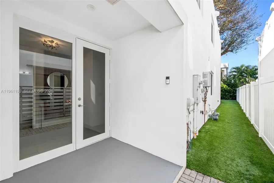 811 NE 17th Way, Fort Lauderdale, FL 33304 - Image #3