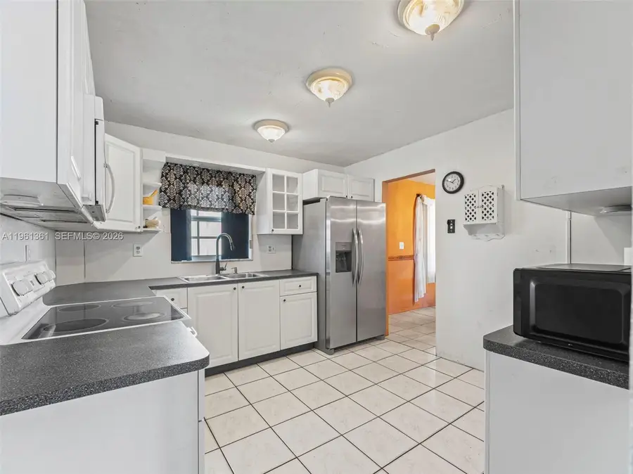 811 NW 112th St, Miami, FL 33168 - Image #2