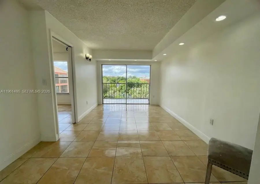 9405 W Flagler St #D403, Miami, FL 33174 - Image #2