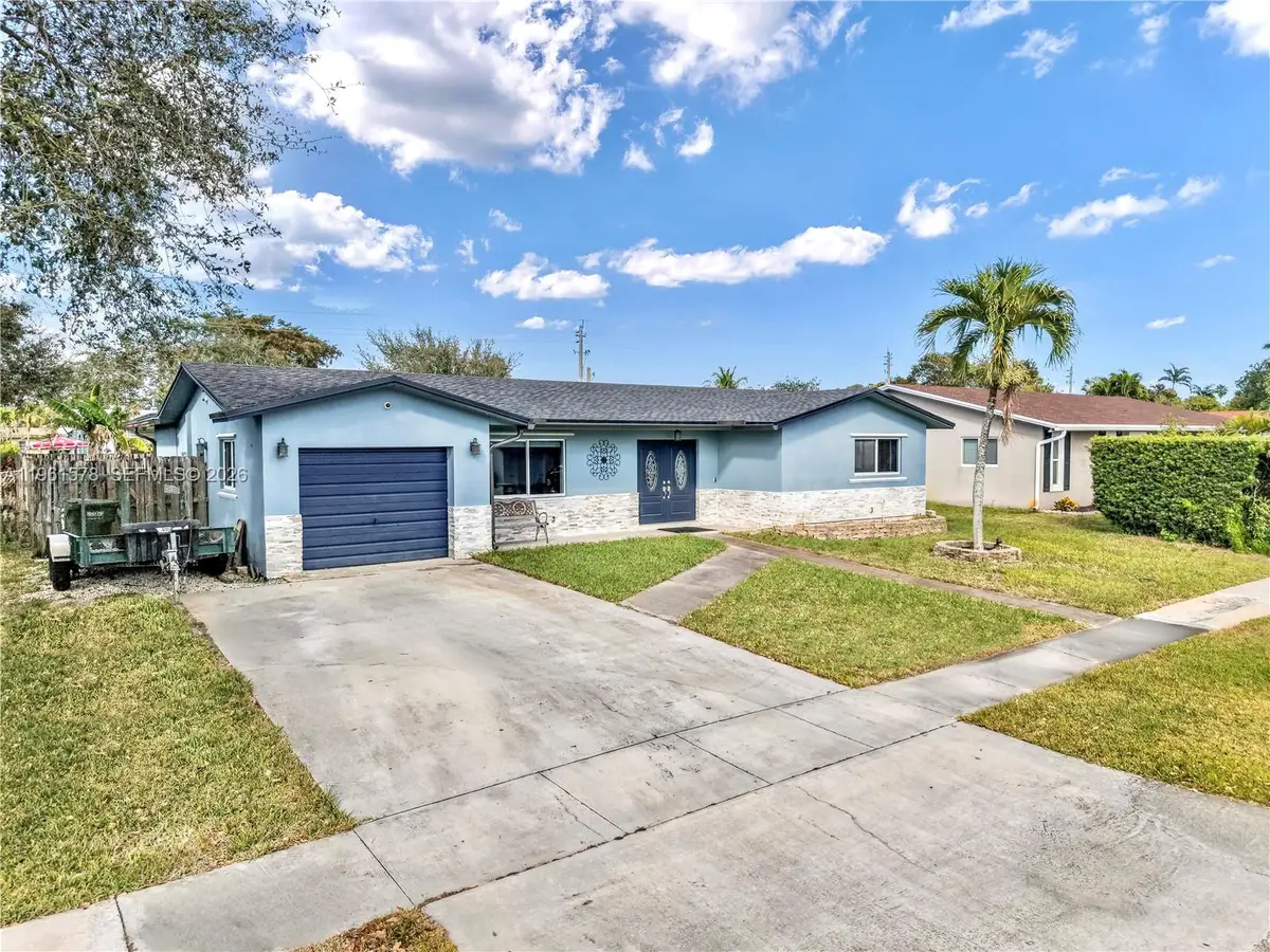 9501 NW 8th St, Pembroke Pines, FL 33024 - #1