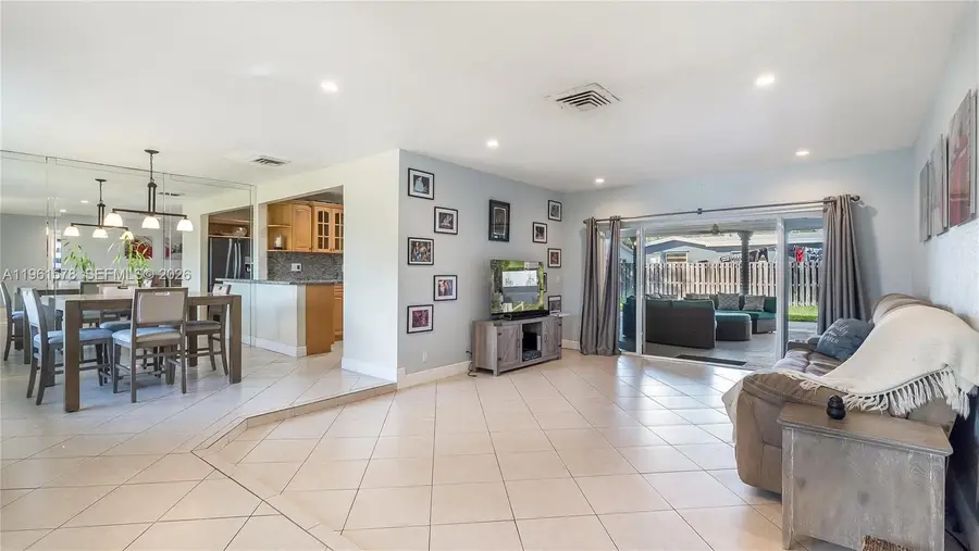 9501 NW 8th St, Pembroke Pines, FL 33024 - #2