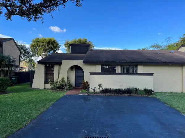 12713 SW 70th Ln, Miami, FL 33183