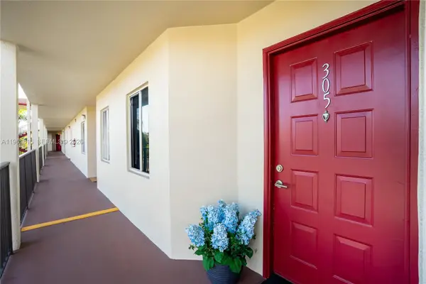 1600 SW 127th Way #305C, Pembroke Pines, FL 33027