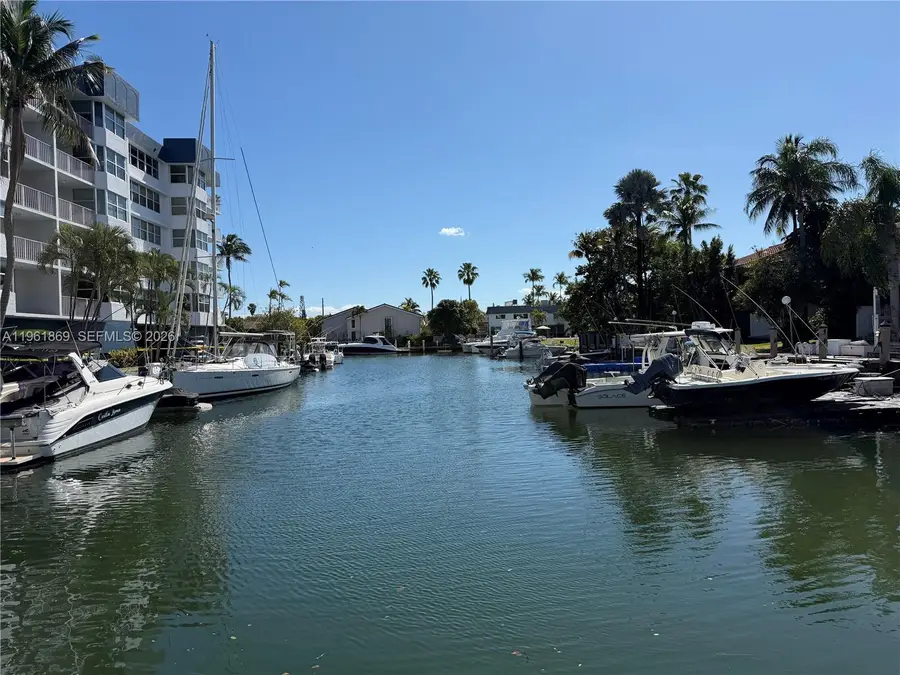 16546 NE 26th Ave #6H, North Miami Beach, FL 33160 - Image #3