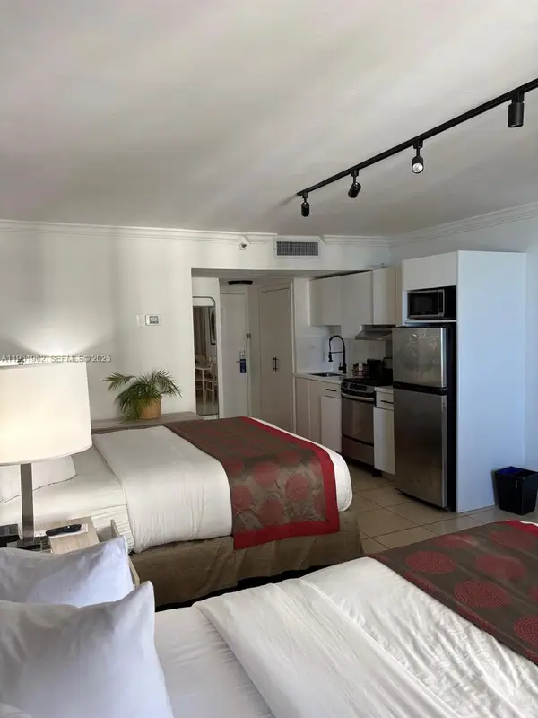 19201 Collins Ave #820, Sunny Isles Beach, FL 33160