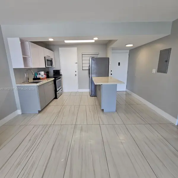 15600 NW 7th Ave #703, Miami, FL 33169