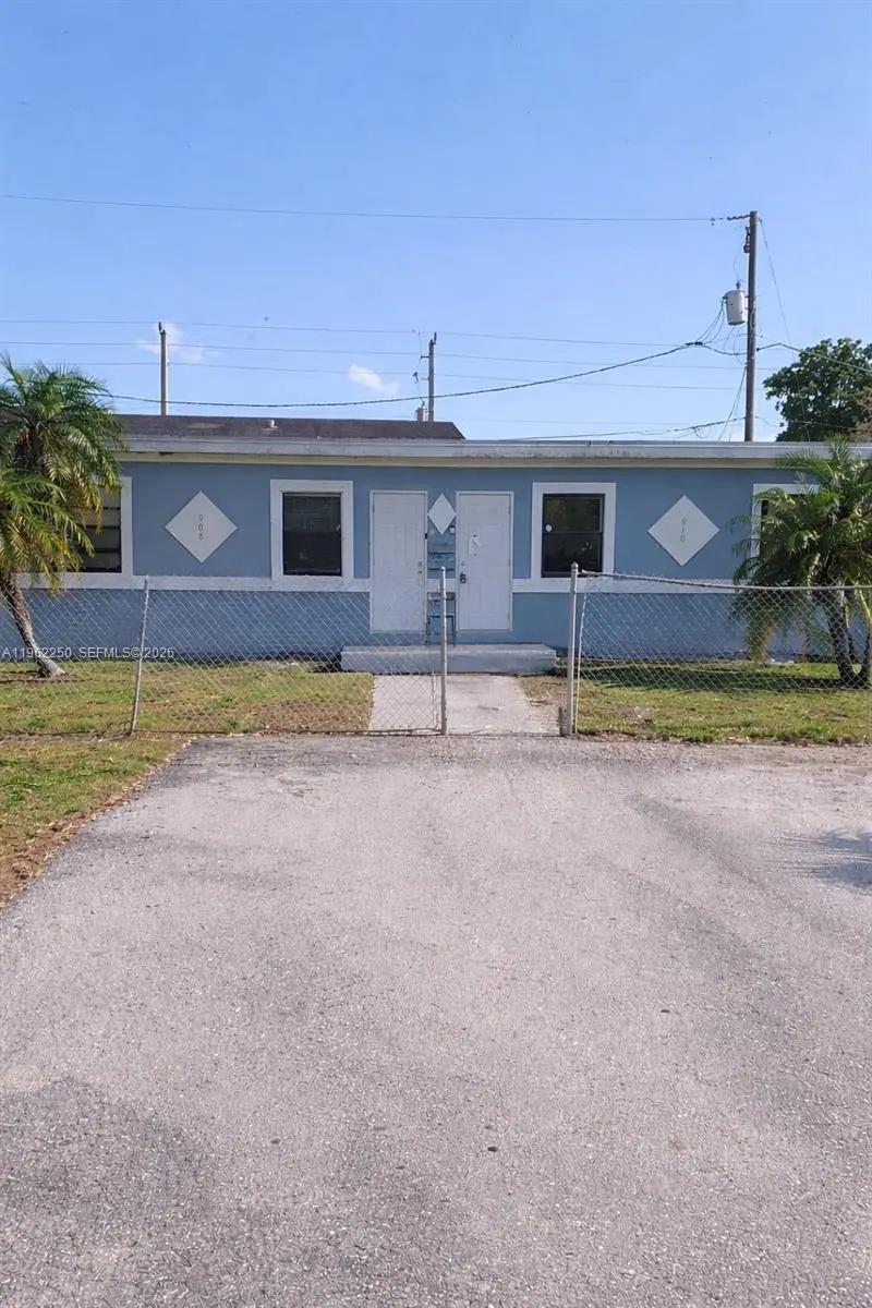 908 SW Avenue D, Belle Glade, FL 33430 - #1
