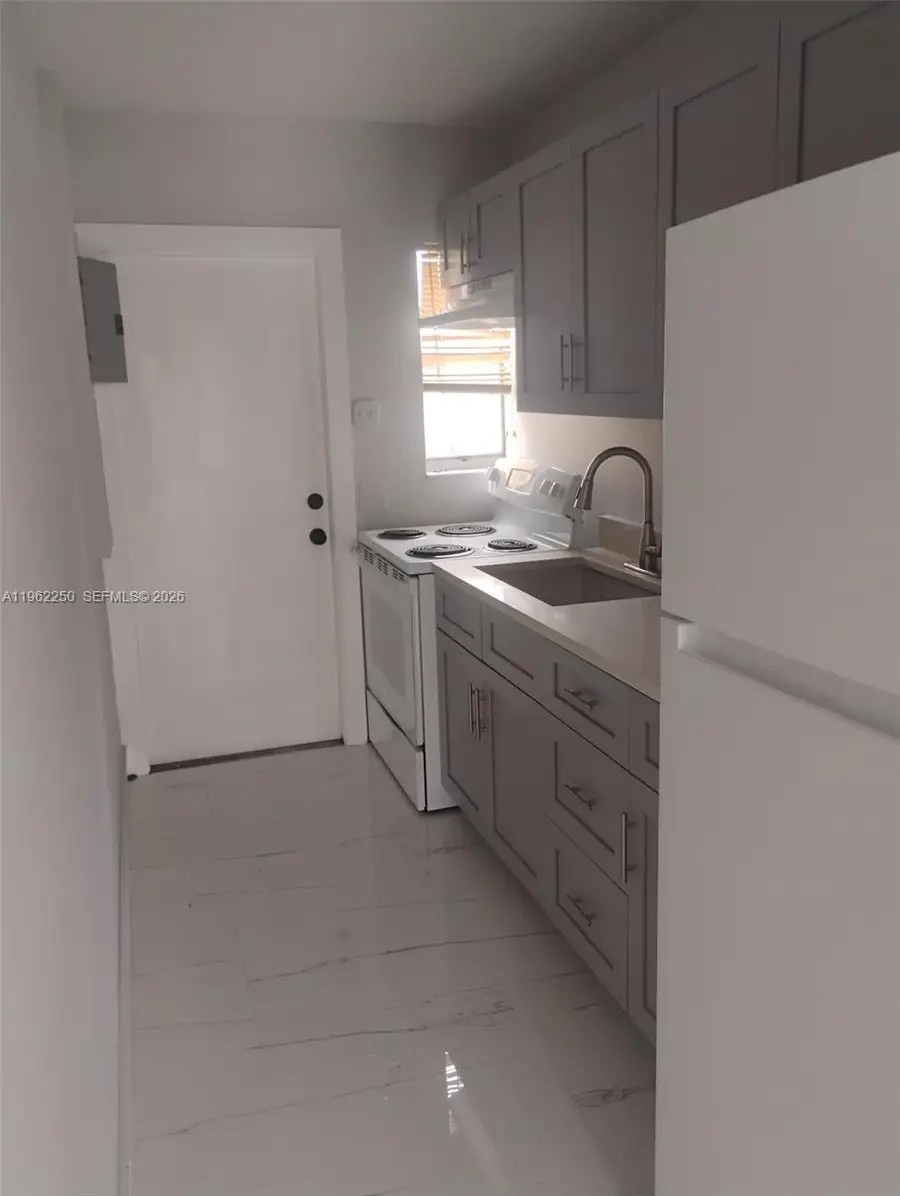 908 SW Avenue D, Belle Glade, FL 33430 - #3