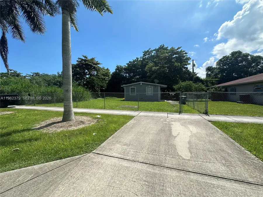 10070 SW 176th St, Palmetto Bay, FL 33157 - #2