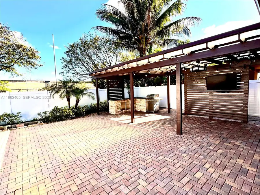 5016 NW 48th Ln, Tamarac, FL 33319 - Image #2