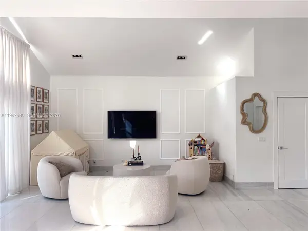 3340 SW 50th St, Hollywood, FL 33312