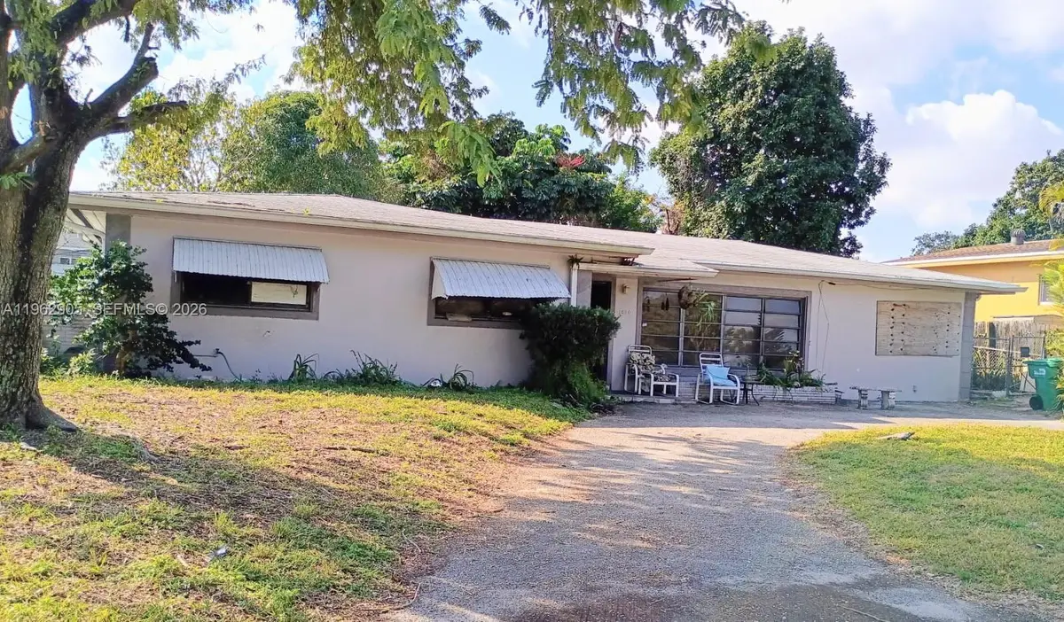 1040 NW 149th St, Miami, FL 33168 - #1