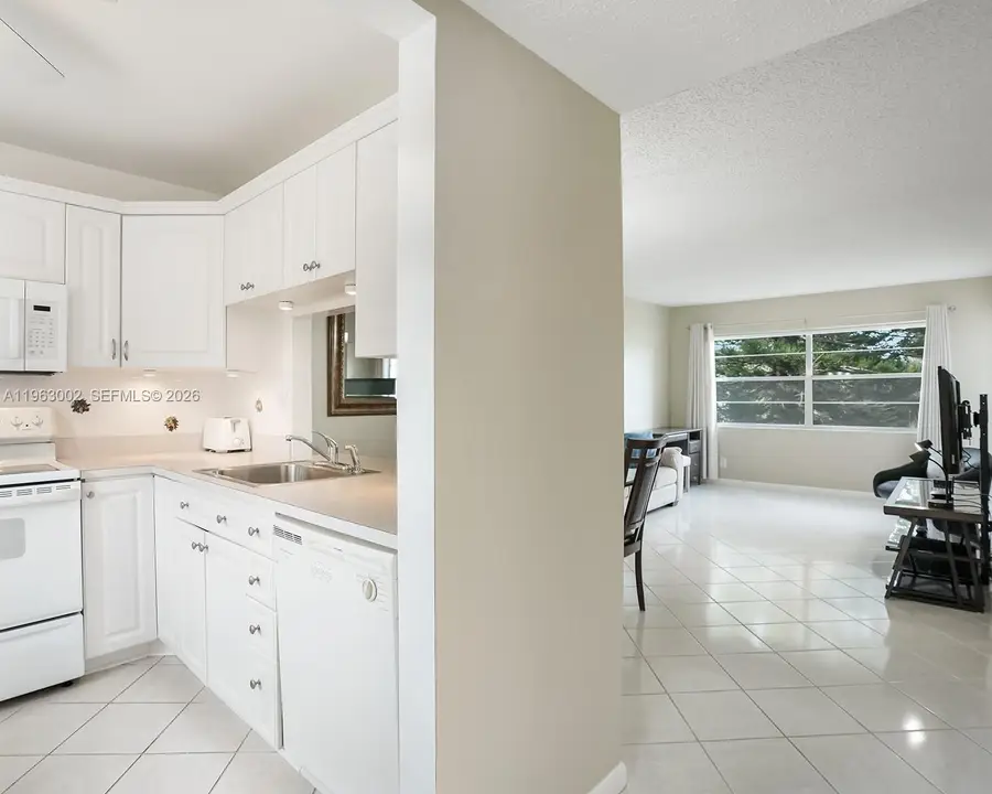4805 NW 35th St #506, Lauderdale Lakes, FL 33319 - #2