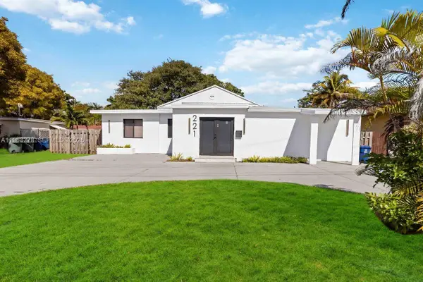 221 NE 4th St, Hallandale Beach, FL 33009