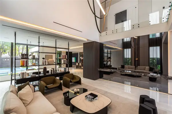 10540 NW 67th Ter, Doral, FL 33178