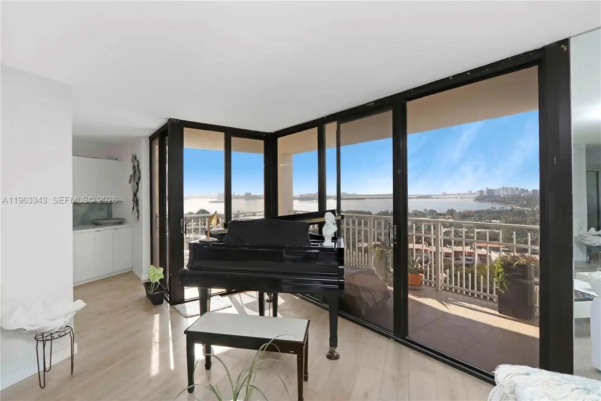 1000 Quayside Ter #1608, Miami, FL 33138 - #1