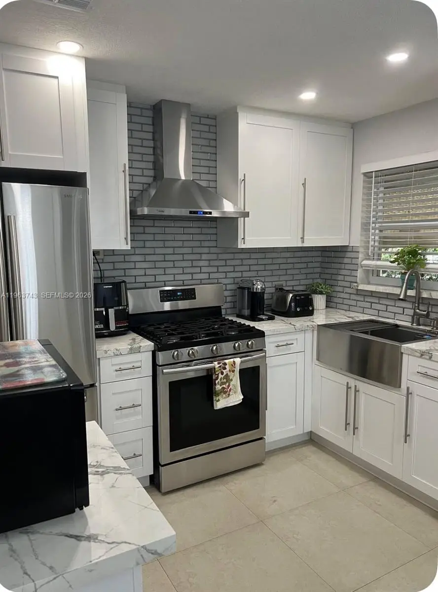 1305 W 53rd St #102, Hialeah, FL 33012 - #2