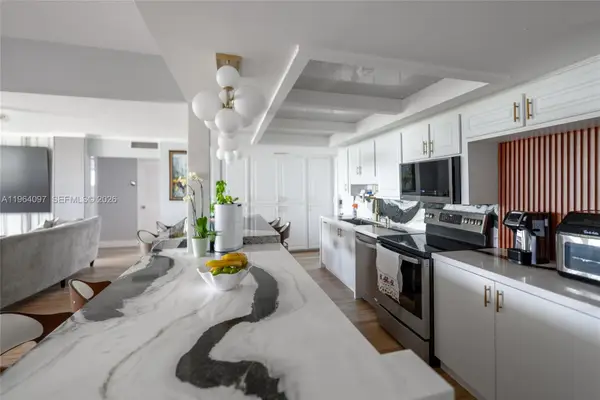 3910 Crystal Lake Dr #401, Deerfield Beach, FL 33064