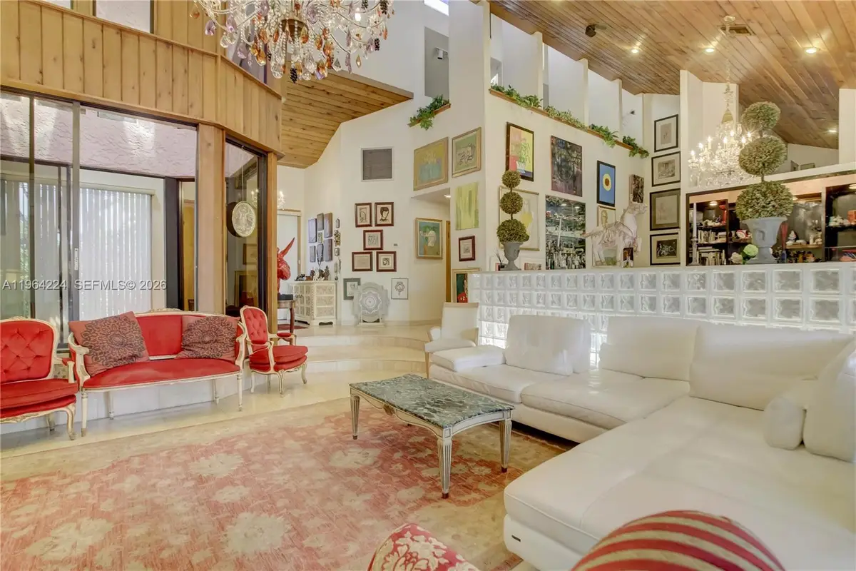 913 Diplomat Pkwy, Hallandale Beach, FL 33009 - #1