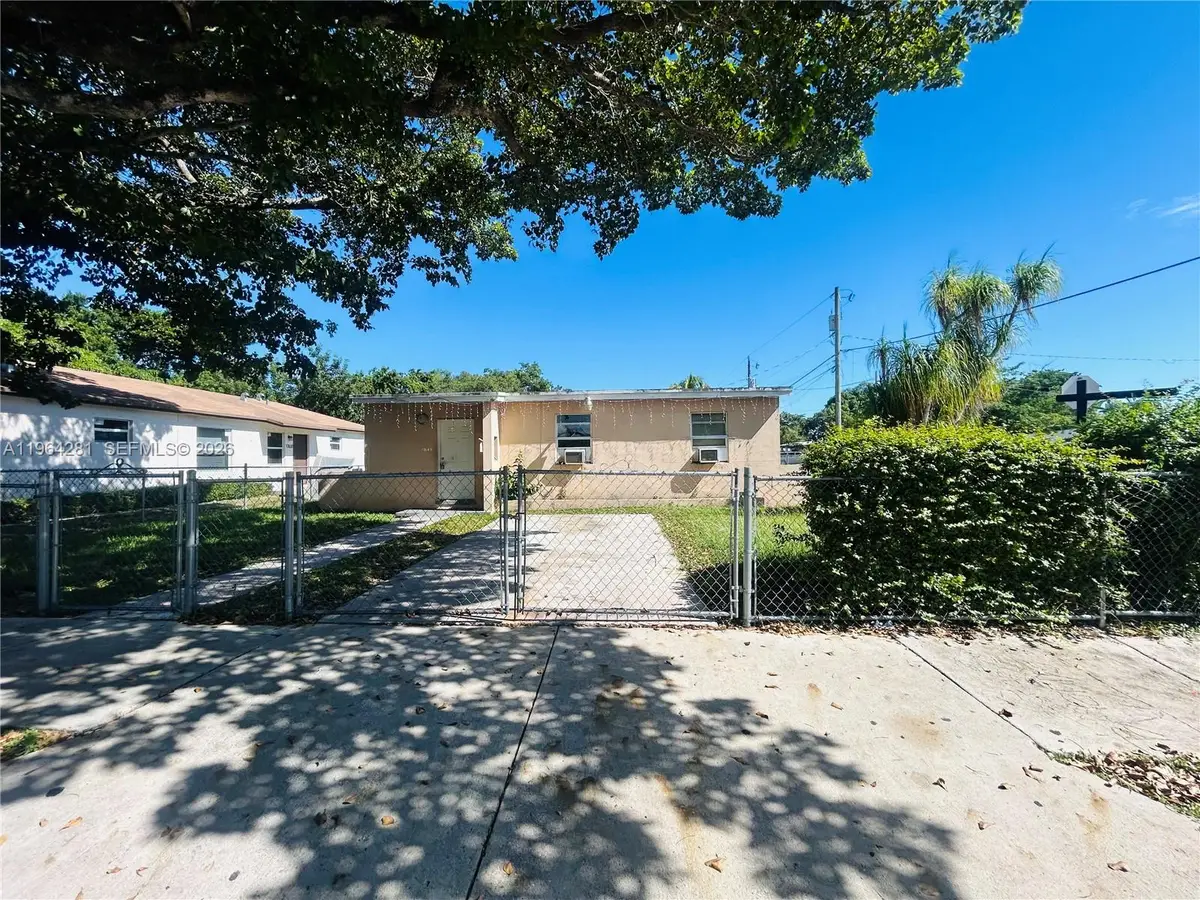 17645 SW 104th Ave, Miami, FL 33157 - #1