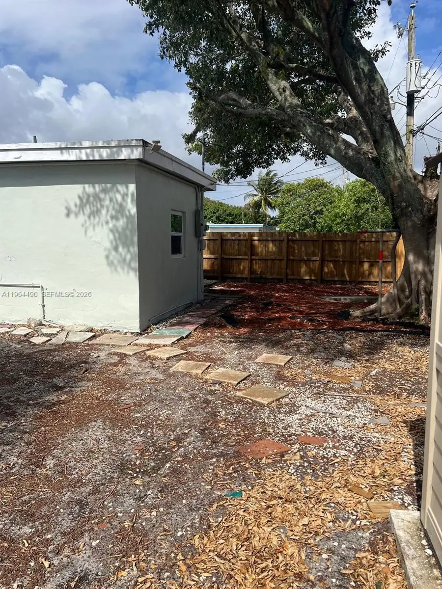 2561 NW 18th Ct, Fort Lauderdale, FL 33311 - #3