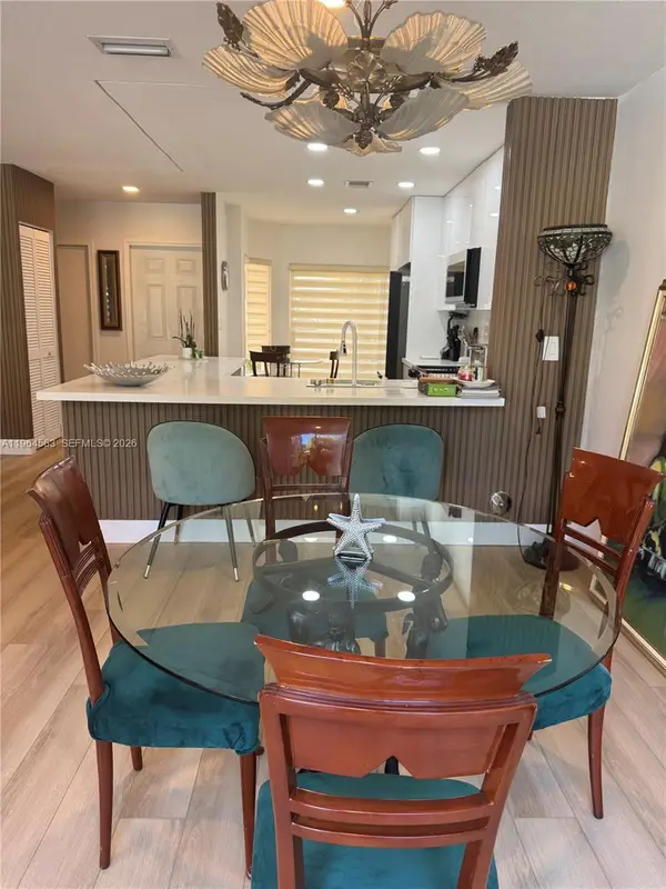 10233 NW 52nd Ln, Doral, FL 33178