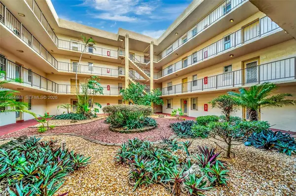 2801 Somerset Dr #215, Lauderdale Lakes, FL 33311