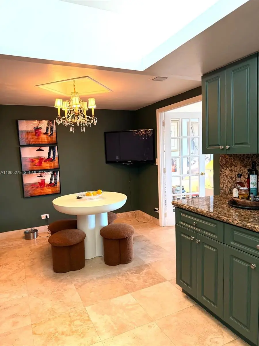 Address Withheld By Seller, Miami, FL 33181 - #3