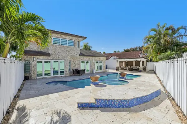 6173 NW 181st Terr Cir N, Hialeah, FL 33015