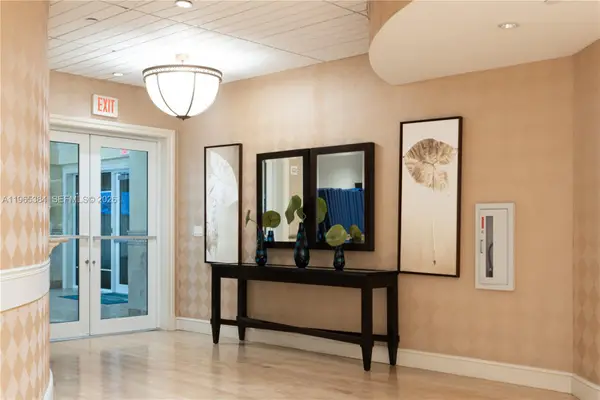 20000 E Country Club Dr #307, Aventura, FL 33180