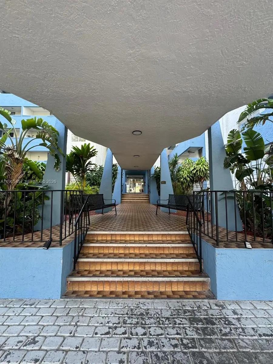 5050 NW 7th St #806, Miami, FL 33126 - #2