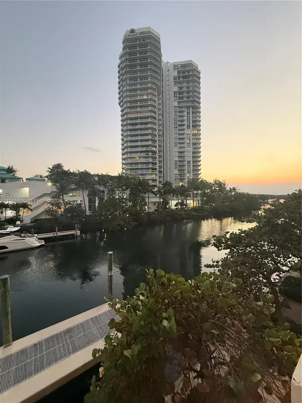 250 Sunny Isles Blvd #TH-207, Sunny Isles Beach, FL 33160