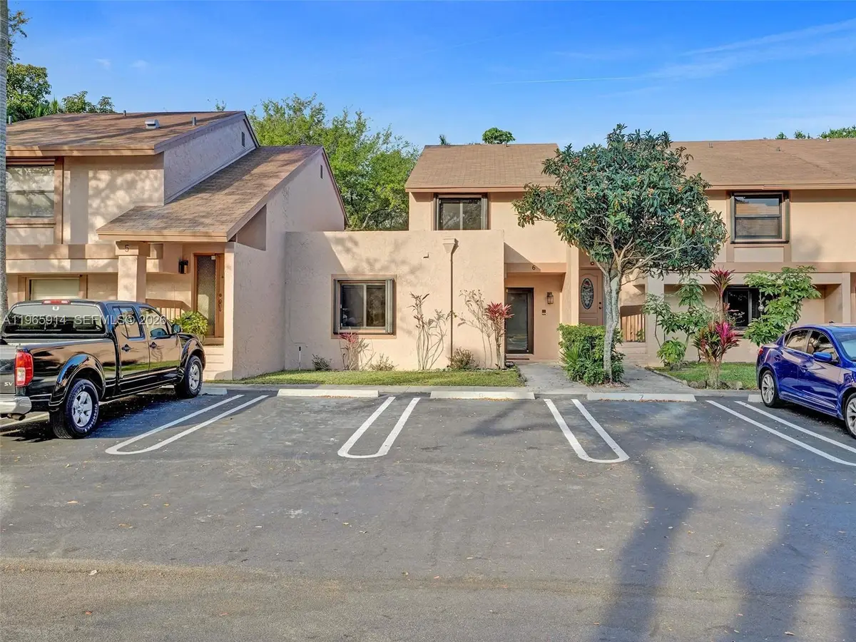 6 Chestnut Cir, Cooper City, FL 33026 - #1