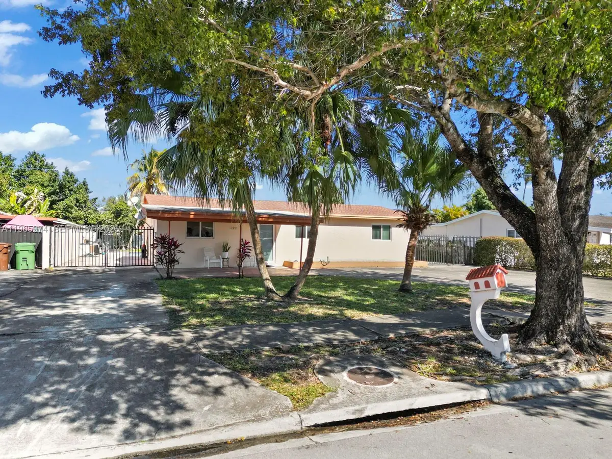655 W 70th Pl, Hialeah, FL 33014 - #1