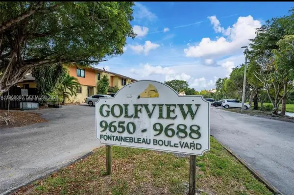 9678 Fontainebleau Blvd #308, Miami, FL 33172