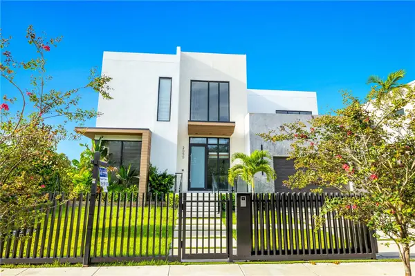 2050 S Hibiscus Dr, North Miami, FL 33181