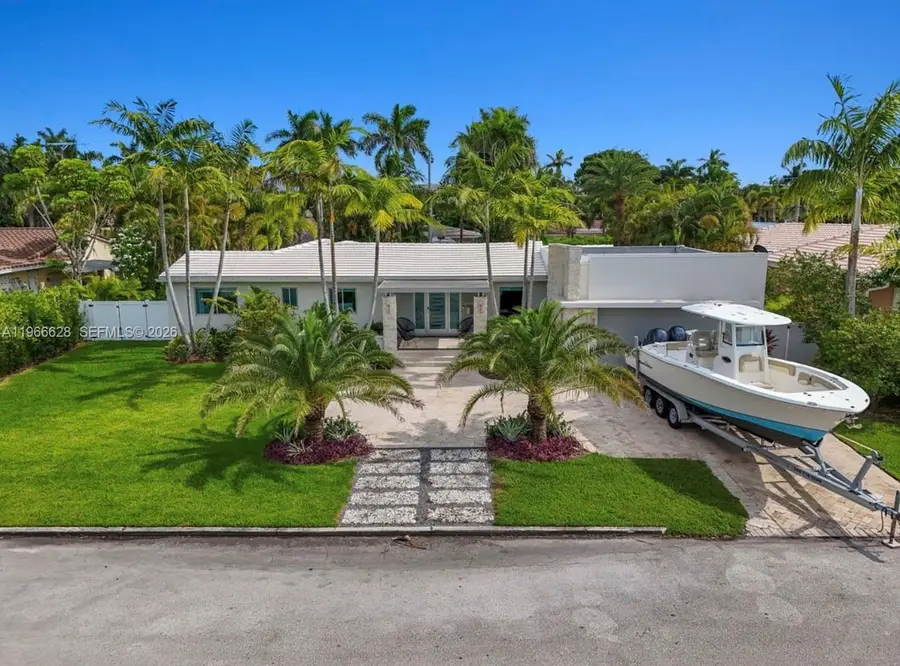 1050 Jefferson St, Hollywood, FL 33019 - #2