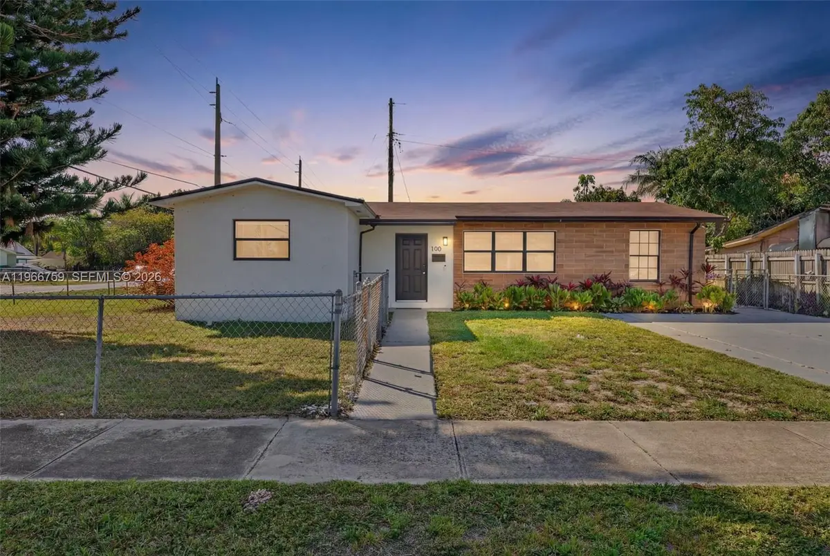 190 NE 173rd St, Miami, FL 33162 - #1