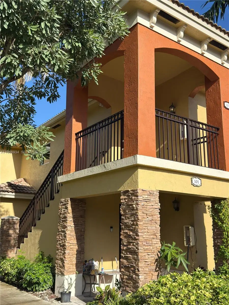 930 NE 34th Ave #201, Homestead, FL 33033 - #1