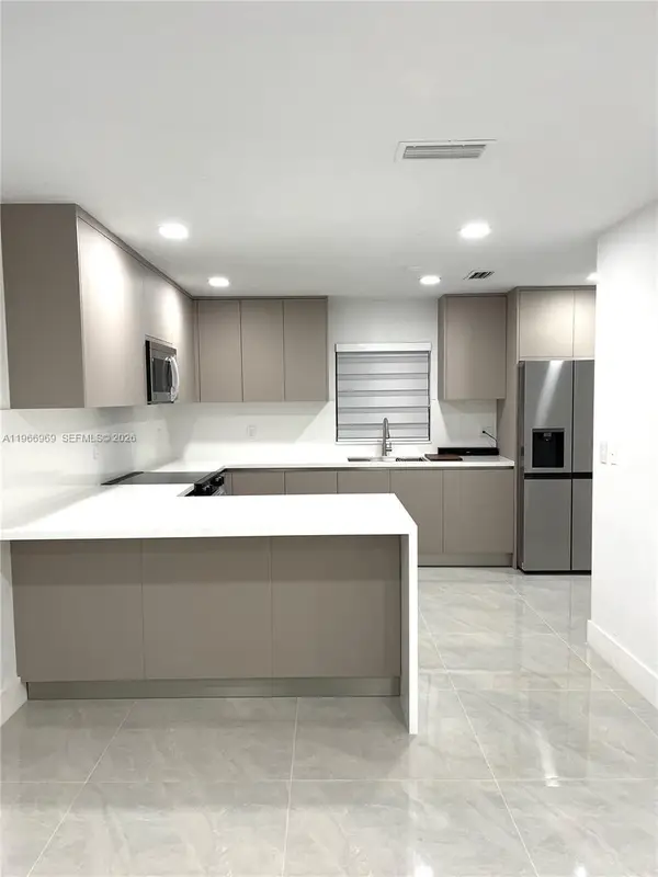 860 SE 9th Ct, Hialeah, FL 33010